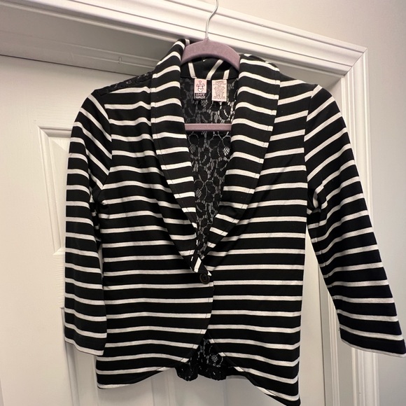 Love on a Hanger Lace Blazer - Picture 1 of 3